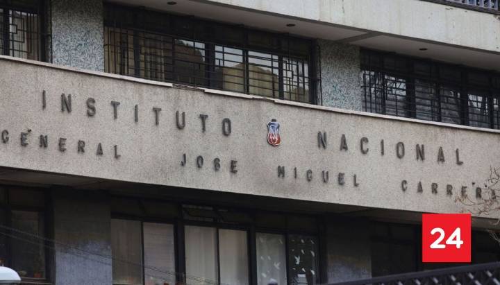 Incidentes en Instituto Nacional: lanzaron bomba molotov a sala de profesores