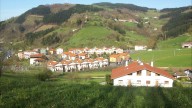 El minúsculo pueblo del País Vasco en el que sus vecinos ganan más de 74.000 euros: rodeado de montañas y arroyos