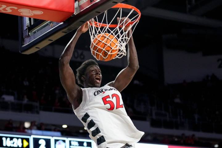 Deadspin | Cincinnati 'still learning,' hopes to take another step vs. E. Michigan