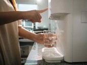 ¿Cuál es una forma segura de purificar el agua?