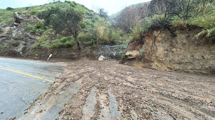 Topanga Canyon Boulevard to remain closed Monday morning
