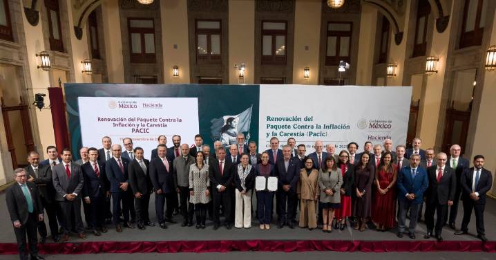 Firman Sheinbaum y empresarios renovación del Pacic para mantener canasta básica en 910 pesos