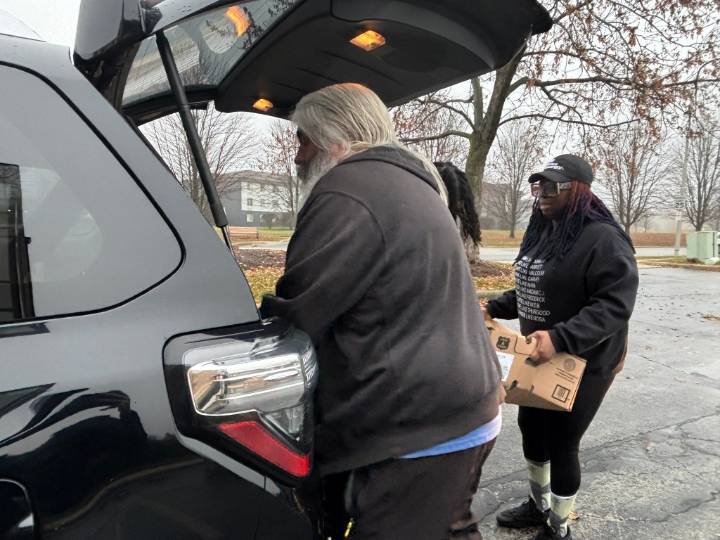 Southland comes together to feed families for Thanksgiving