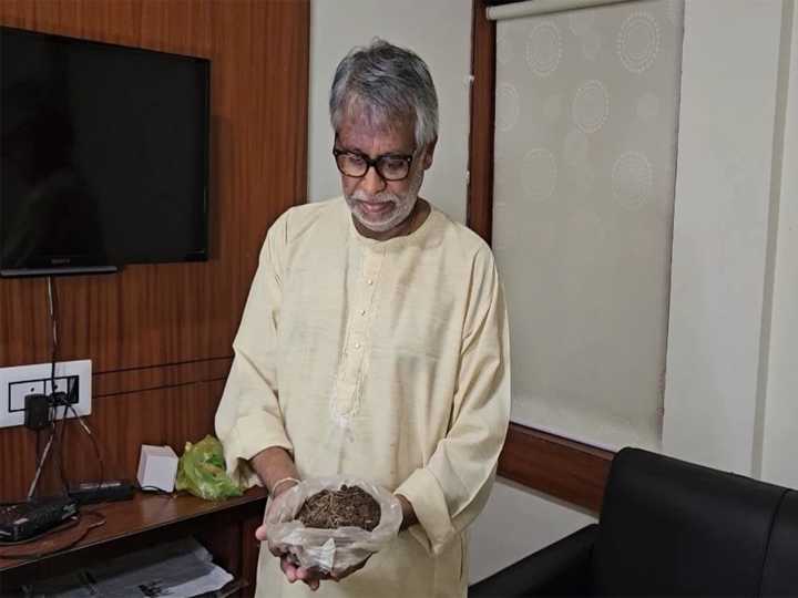 "I'm taking soil with me" Mauritian citizen quest to find his anc