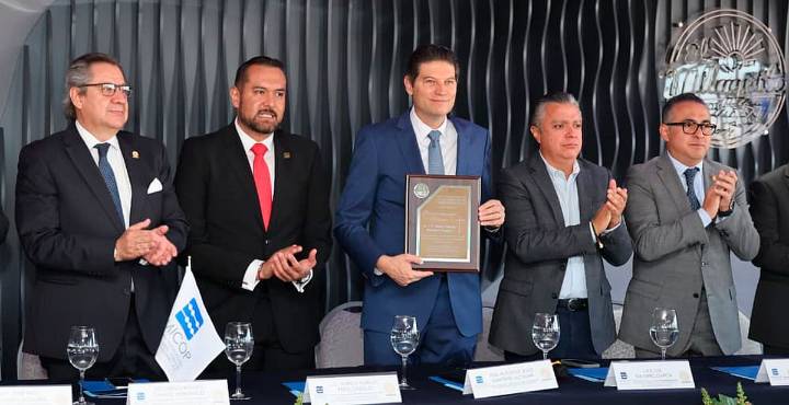 Reconoce Alfonso Martínez 40 años de labor de la Amicop