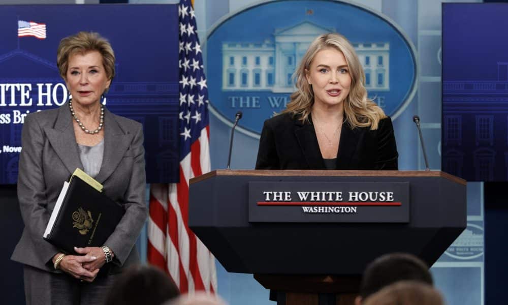 La Casa Blanca dice que está negociando el plan de paz con Rusia y Ucrania “por igual”