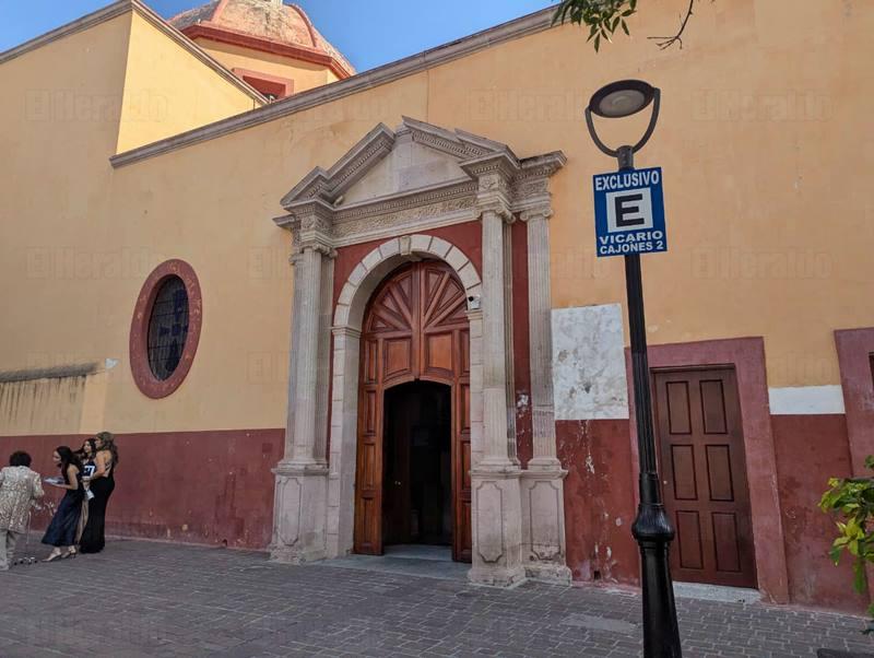 Van contra espacios apartados sin permiso