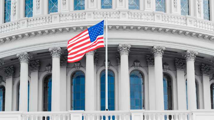 Senado federal aprueba medida para reabrir el gobierno