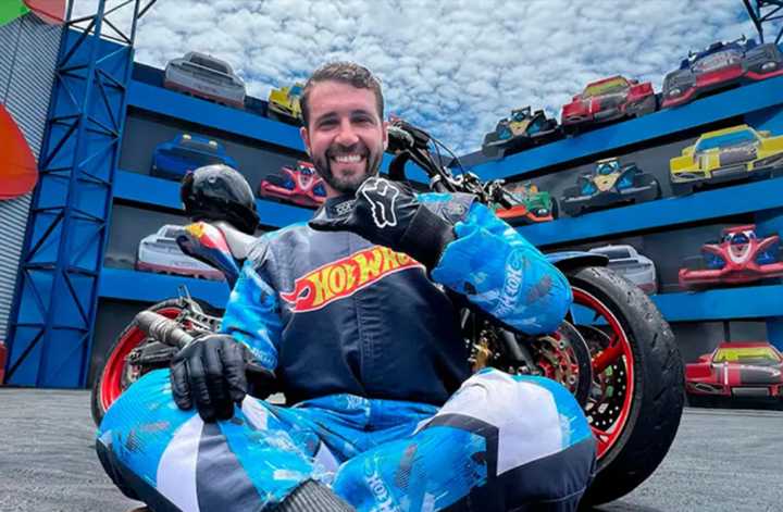 Murió un piloto acrobático de motos durante show