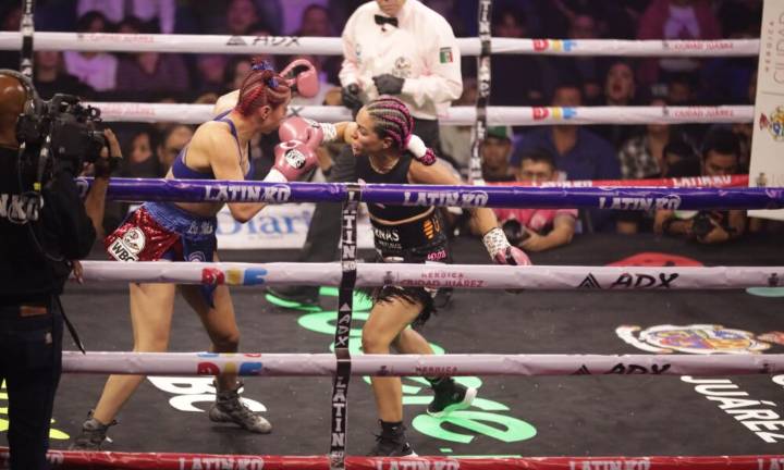 Cruz Pérez Cuéllar y Rubí Enríquez “arropan” a La Bonita tras conquistar el título Plata del CMB en Ciudad Juárez