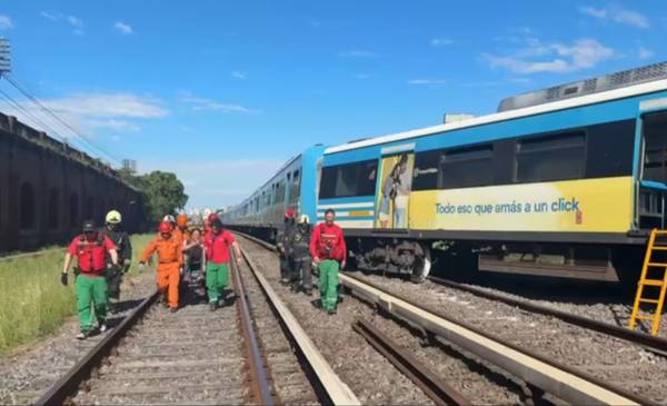 Descarrilaron tres formaciones de tren en Liniers: hubo 20 pasajeros heridos