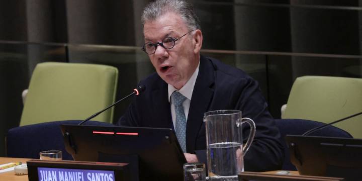 Juan Manuel Santos volvió con su discurso de los “extremos políticos”: “Es una estrategia que frena el progreso”