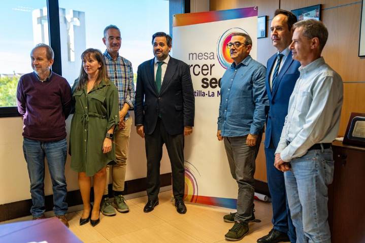 Núñez, tras reunirse con el Tercer Sector: «Hay que garantizar atención de calidad a las personas vulnerables»