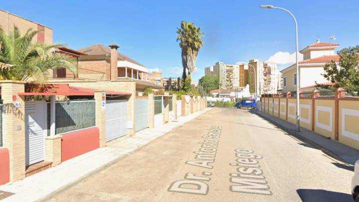 Hallan el cuerpo sin vida de una mujer en la piscina de su domicilio en Badajoz