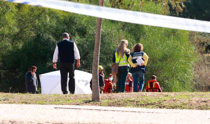 Encuentran los cadáveres de dos chicas de 15 y 16 años tirados en un parque