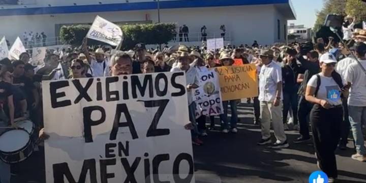Marcha por la Paz en Uruapan: ciudadanos exigen justicia y mayor seguridad tras el asesinato de Carlos Manzo