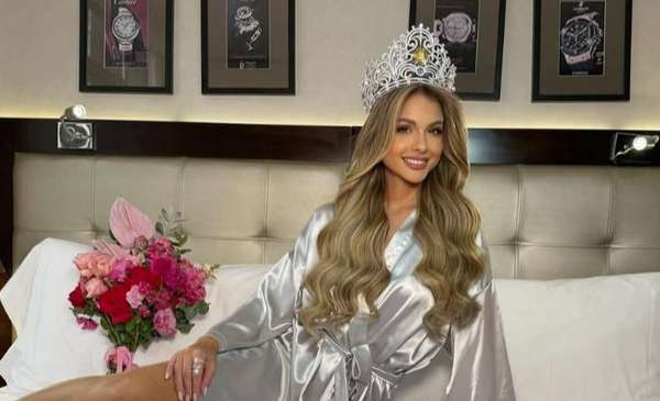 Es argentina, sufre alopecia y logró un inesperado reconocimiento en Tailandia