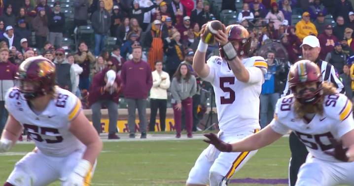 Olsen's 3rd field goal of game lifts Northwestern to wild 38