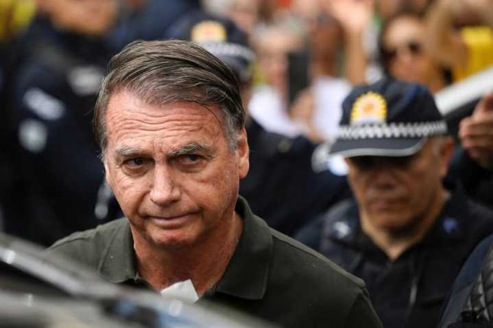 Bolsonaro quemó su tobillera electrónica por “paranoia y alucinaciones”, declara ante jueza brasileña