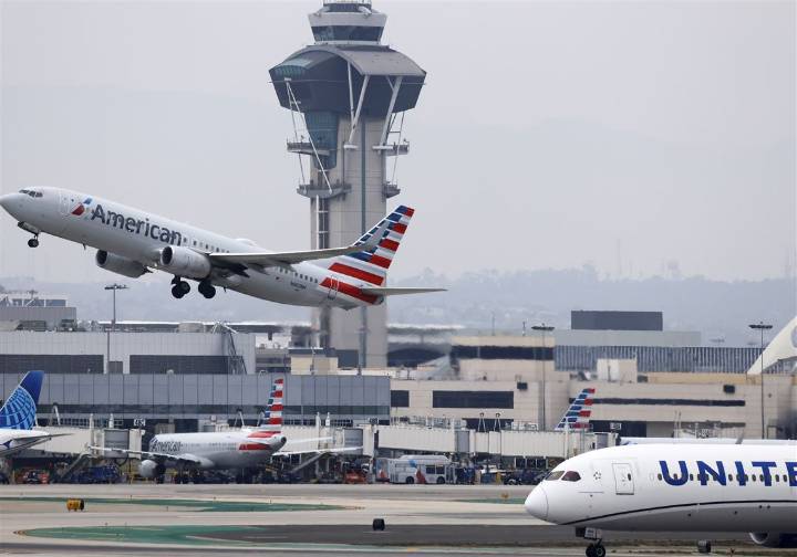 FAA lifts order slashing flights, allowing commercial airlines to resume their regular schedules
