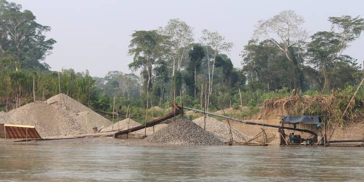 La minería ilegal ya moviliza más de US$ 12 mil millones en Perú y duplica su peso en las economías ilícitas