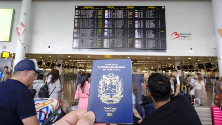 Miles de venezolanos privados de identidad: "Hace diez años entregamos el pasaporte vencido... y nunca nos dieron el nuevo"