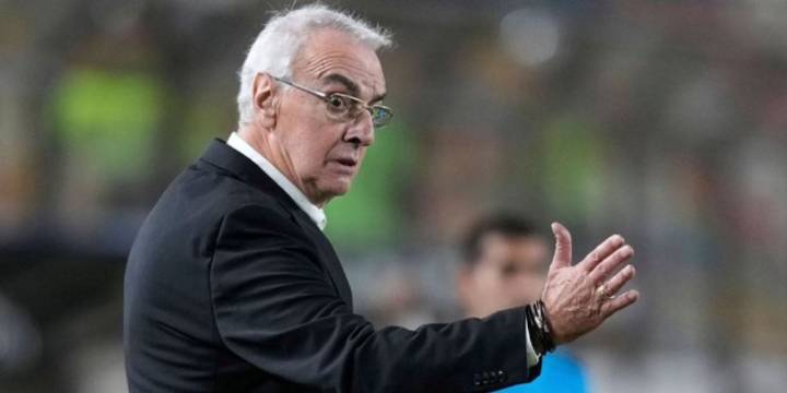 Universitario asegura la continuidad de Jorge Fossati para Liga 1 2026: “No es que haya algo por conversar, tiene contrato vigente”