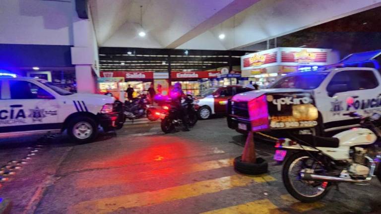 Privan de su libertad a dos mujeres y dejan a una menor en tienda de conveniencia en Mazatlán