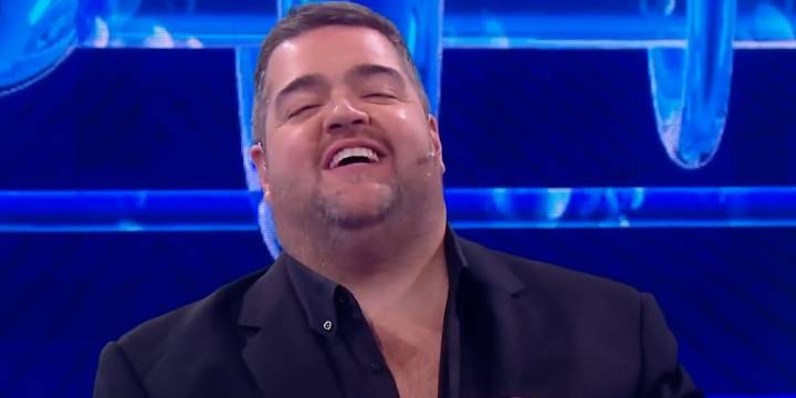 Entre ovaciones y bromas, Darío Barassi exhibió su nuevo look en su programa: “¿Quieren ver?”