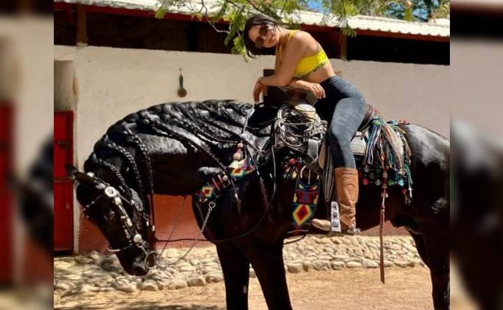 Exhiben a Ángela Aguilar por figurosa: Descubren la verdad sobre el jet del que bajó muy orgullosa