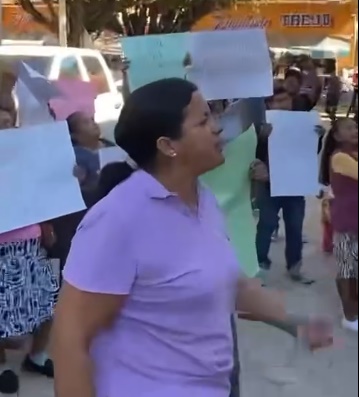 Habitantes de Pisaflores se manifiestan por asesinato del alcalde