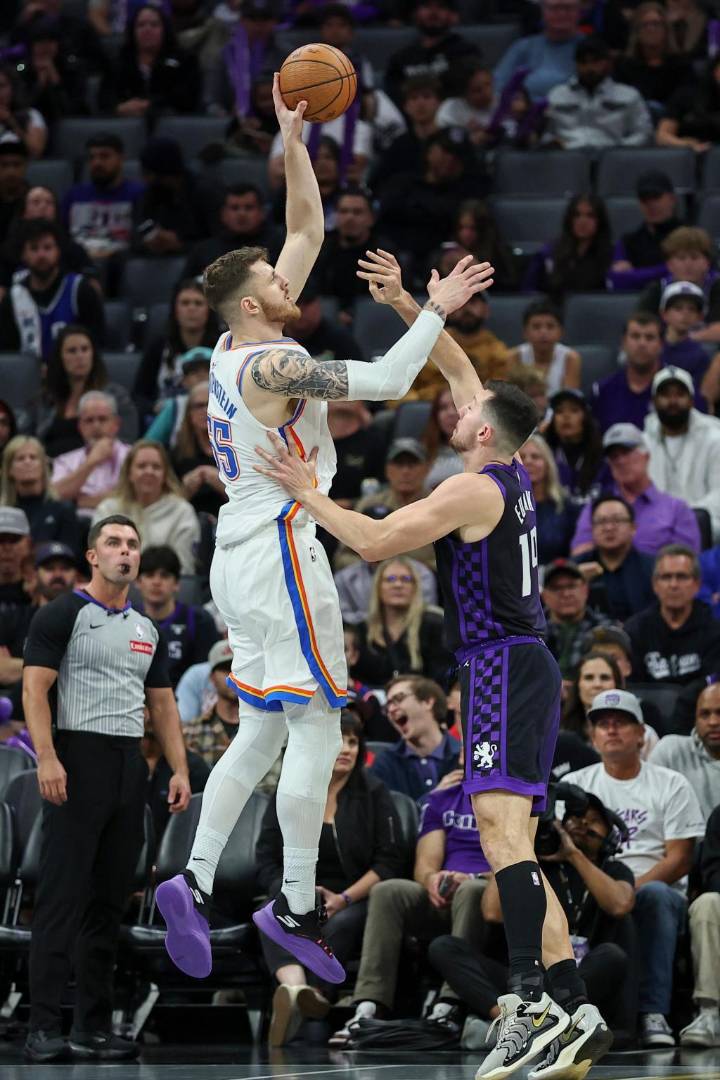Hartenstein logra 33 puntos y 19 rebotes en victoria de Thunder sobre Kings