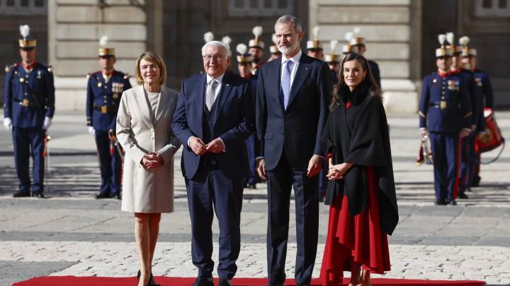 Los reyes reciben con honores al presidente de Alemania, que ha advertido en el Congreso contra las "tentaciones autoritarias"