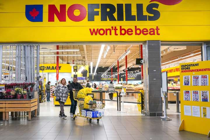 Loblaw sales, profits up in Q3 as shoppers seek savings at discount grocers