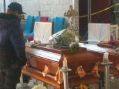 Familia del matrimonio ultimado por “El Custodio” enfrenta problema con funeraria
