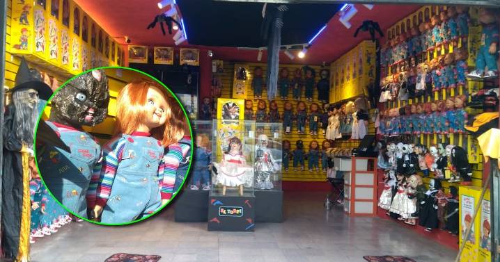 Venden solo muñecos Chucky todo el año... y su mejor temporada no es Halloween