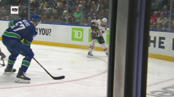 Bertuzzi's third-period hat trick leads Blackhawks past Canucks 5