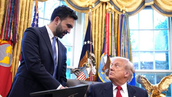 ‘Whoa’: Trump Tries His Signature Power Move on Mamdani and Pets Him Like a Dog Before the NY Mayor Reminds Him He’s Not In Control