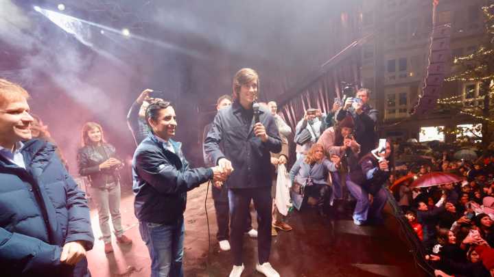 Álvaro Carreras, la estrella ferrolana del Real Madrid, enciende la Navidad en su ciudad natal