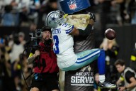 Cowboys honor Kneeland, then get 4 TD passes from Prescott in 33