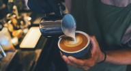 Estudio revela un nuevo beneficio para la salud de consumir café: ¿cuánta cantidad se puede tomar al día?