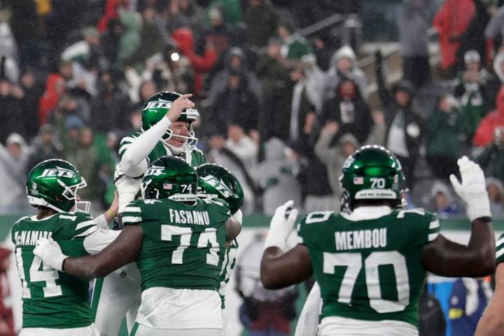Nick Folk's 56-yard field goal on final play lifts Jets to 27