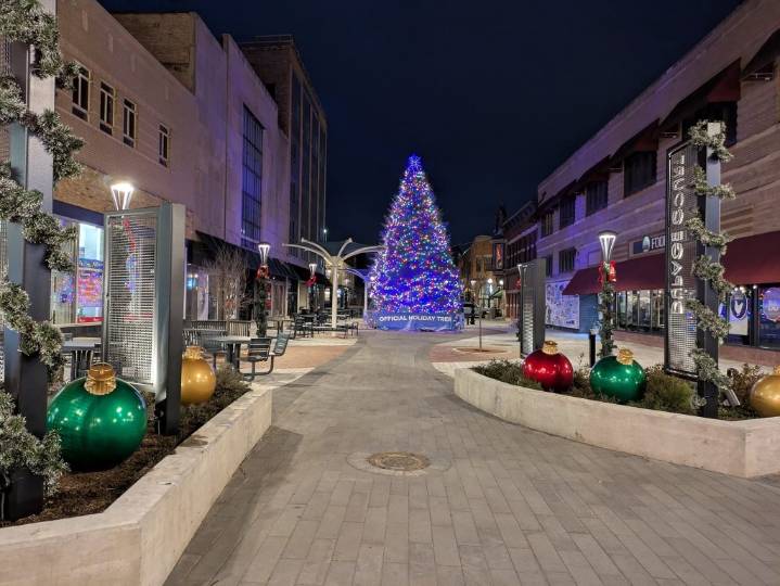Downtown Neighborhood Association of Elgin prepping Holly Days