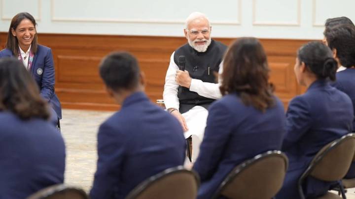PM Narendra Modi Meets ICC World Champion Indian Women's Cricket Team After Historic Triumph
