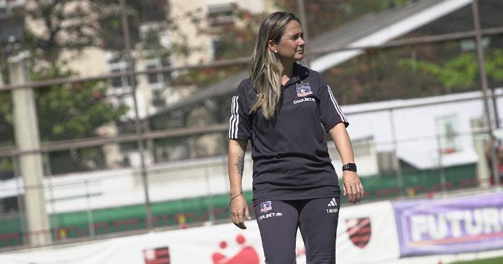 Las Albas sacan la cara: postulan a DT de Colo Colo como mejor entrenadora del mundo en 2025