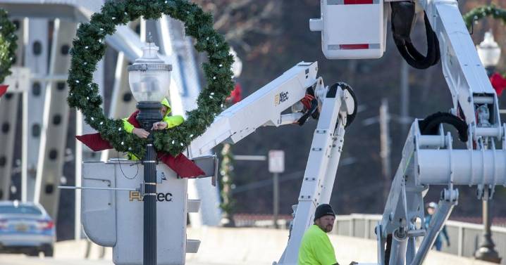 It's beginning to look a lot like Christmas in downtown Charleston