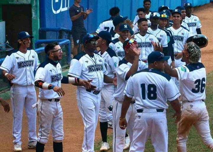 Cachorros se atornillan en la cima del béisbol cubano (+Foto)