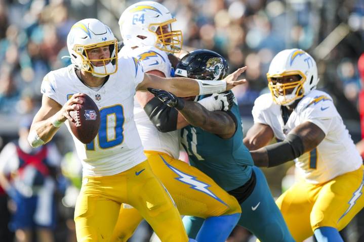 Deadspin | Chargers, Raiders both trying to fix painful pass-protection issues