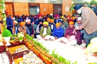 Bhagwant Mann, Kejriwal, Omar join Sangat in Nagar Kirtan from Srinagar