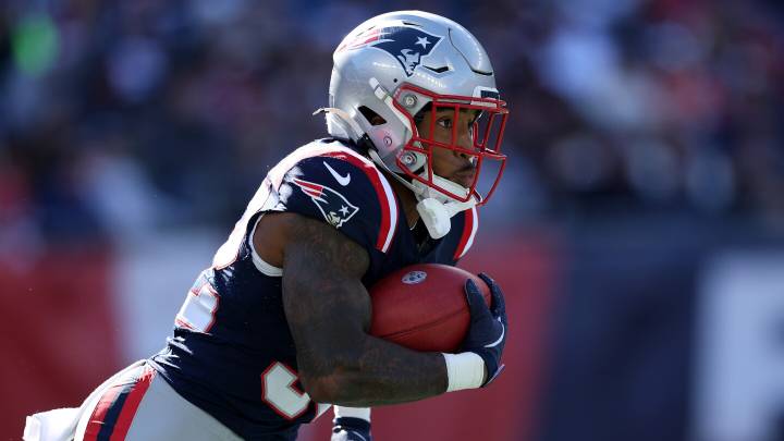 TreVeyon Henderson 55-yard touchdown run gives Patriots 21